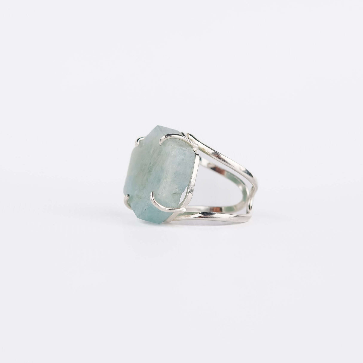 Кольцо с гранёным аквамарином с посеребрением onesize Aq-147