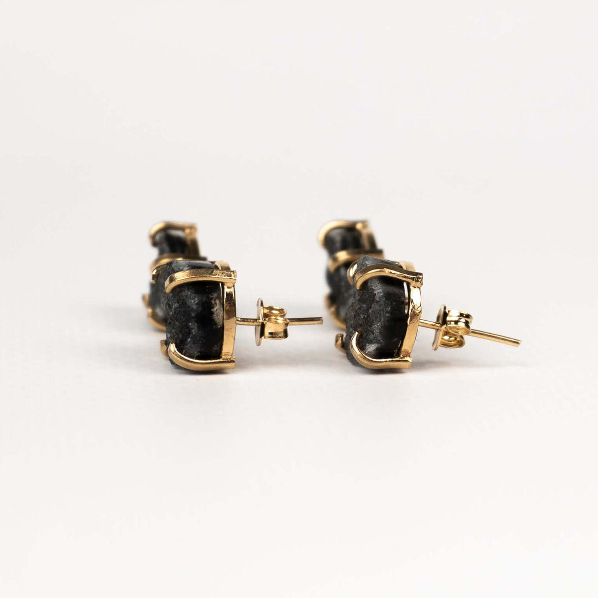 Серьги с серым аметистом с позолотой onesize Ga-1