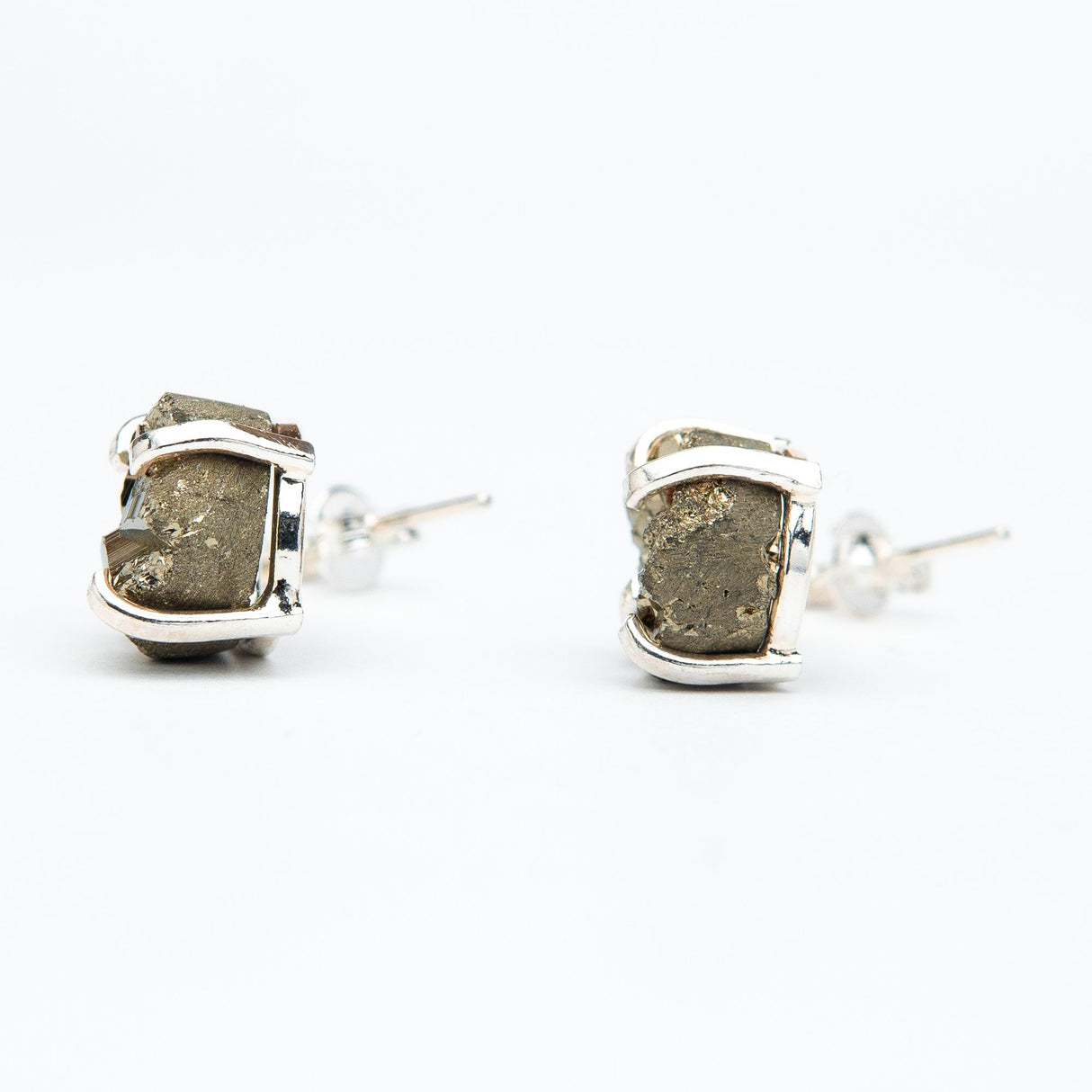 Сережки з піритом круглим з посрібленням висячі onesize Py-1