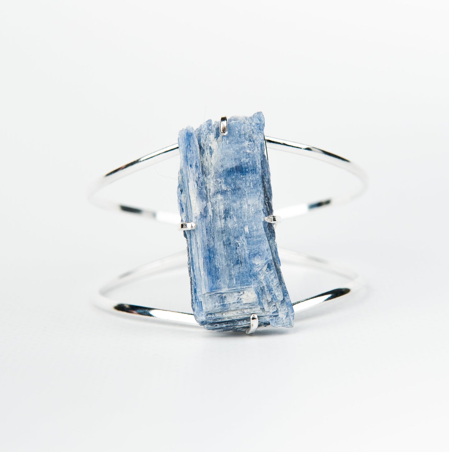 Браслет с Кианитом с посеребрением onesize K-10