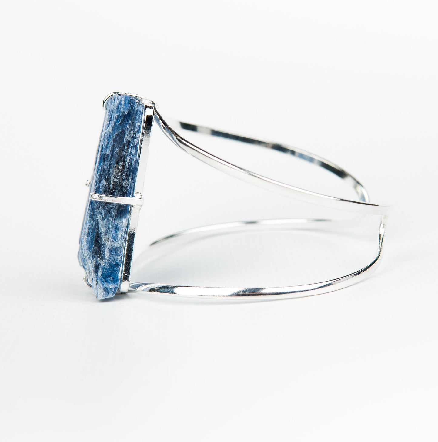 Браслет с Кианитом с посеребрением onesize K-10