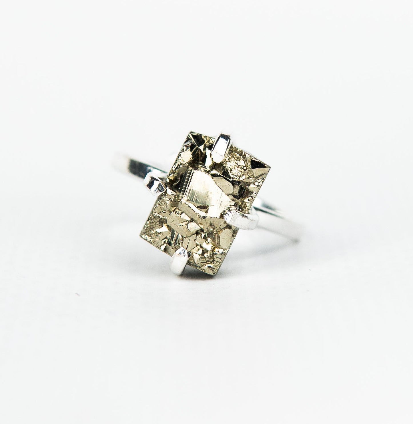 Кольцо с пиритом с позолотой onesize Py-38