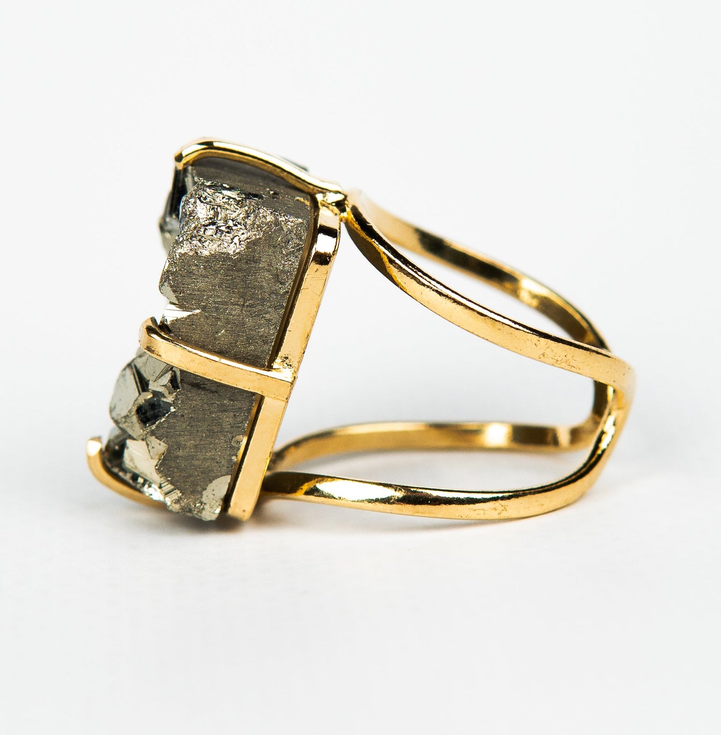 Кольцо с пиритом с позолотой onesize Py-86