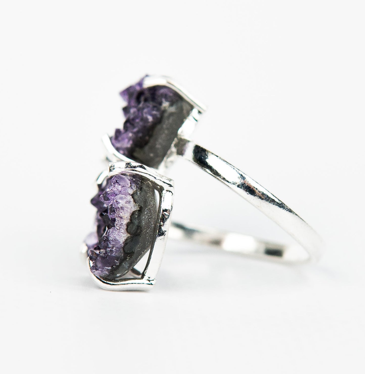 Кольцо с темным аметистом с посеребрением onesize Da-237