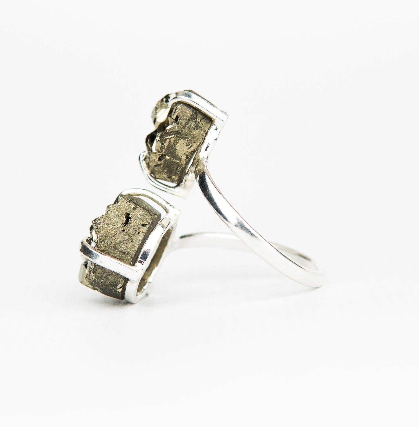 Каблучка з піритом з посрібленням onesize Py-89
