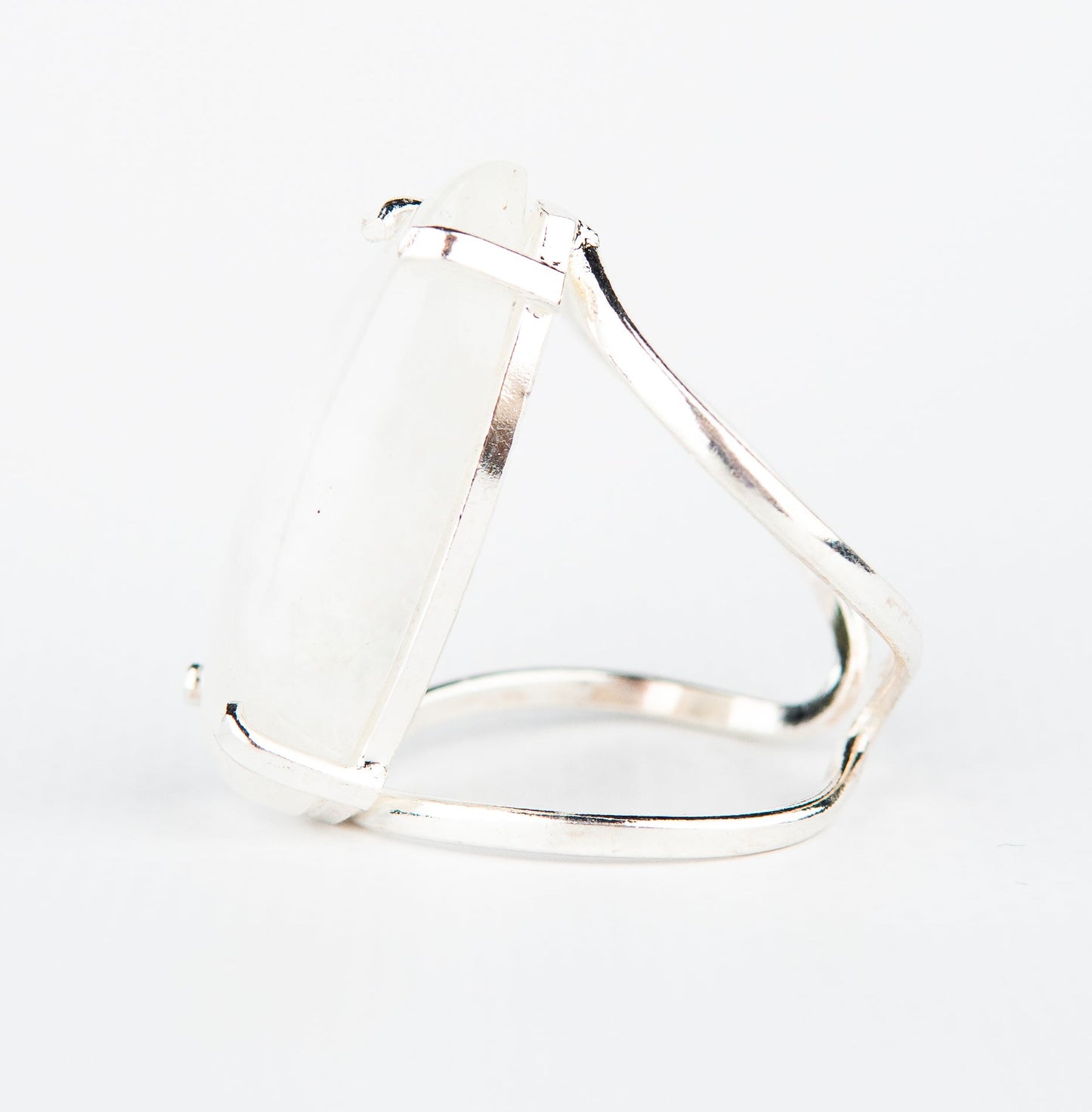 Каблучка з місячним камінням з посрібленням onesize Mk-9